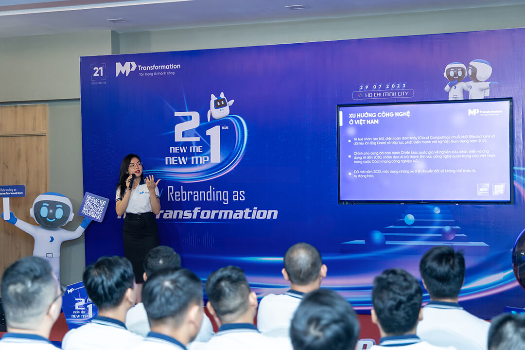 Chị Bùi Khánh Linh, đại diện team marketing chia sẻ về câu chuyện thương hiệu và ý nghĩa của việc tái định vị